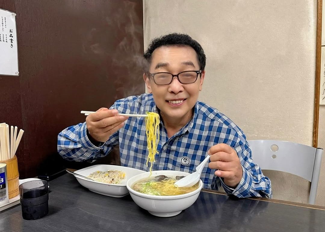 さだまさし、札幌で味わう“優しい塩ラーメン”に笑顔あふれる一枚