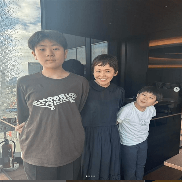 大竹しのぶ、あの歌舞伎役者の月忌で奥様の元へ訪れる