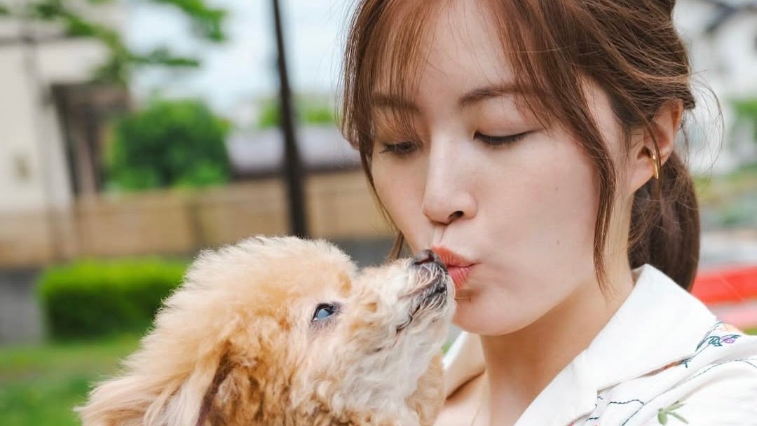 「この写真めっちゃ好き」松井珠理奈＆愛犬リップスくん、なんとも可愛すぎる2ショットにファン釘付け！