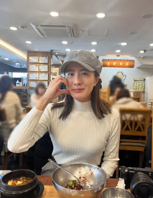 大橋悠依が韓国旅を楽しむ「このユッケうますぎて」