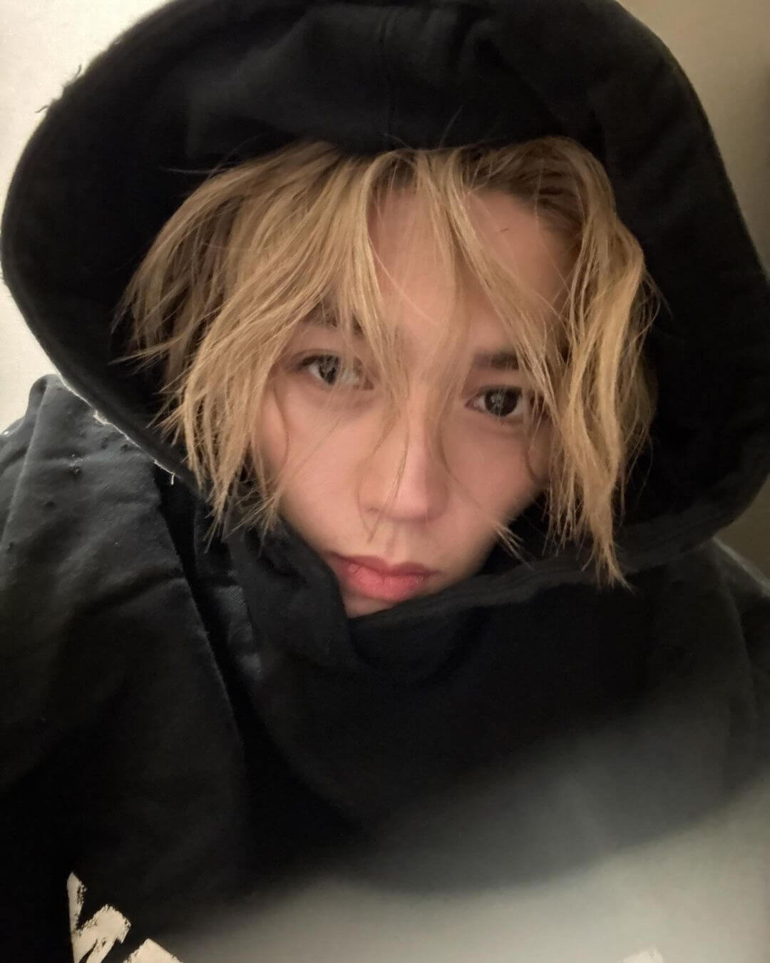 八木勇征、黒のダウンにふわふわライオンヘアを公開！「かわいい」と「かっこいい」という声が続出！