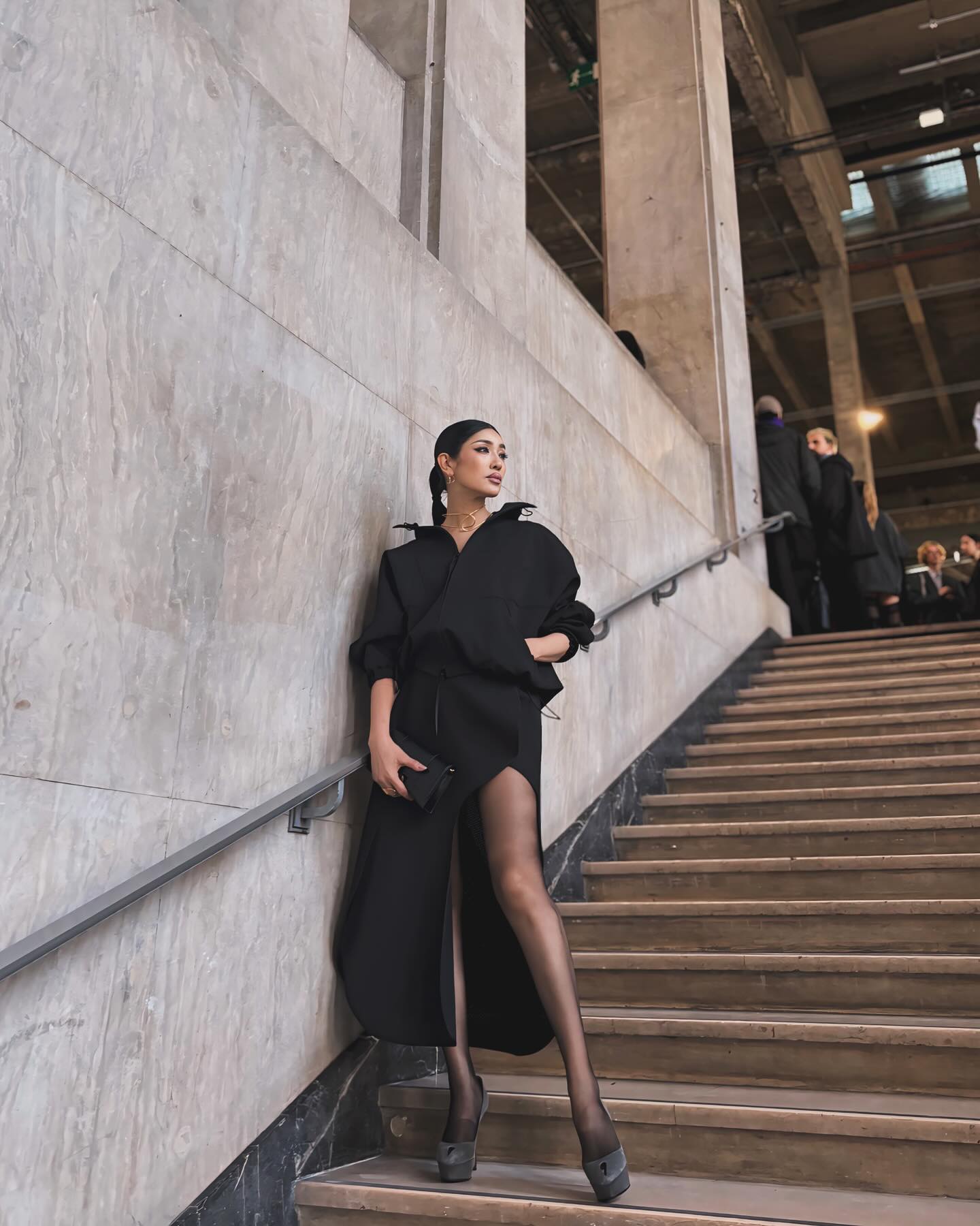 美脚を披露！アンミカがパリでのモデルショットを公開で話題に