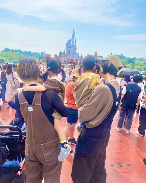 大山加奈が双子の娘たちと夢の国へ🐭💕