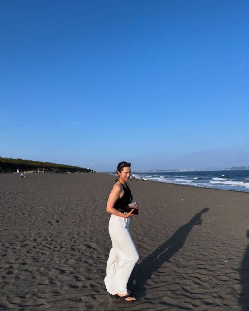 「さまばけ！」プロゴルファー・柏原明日架 海へ訪れ思わず笑顔に！