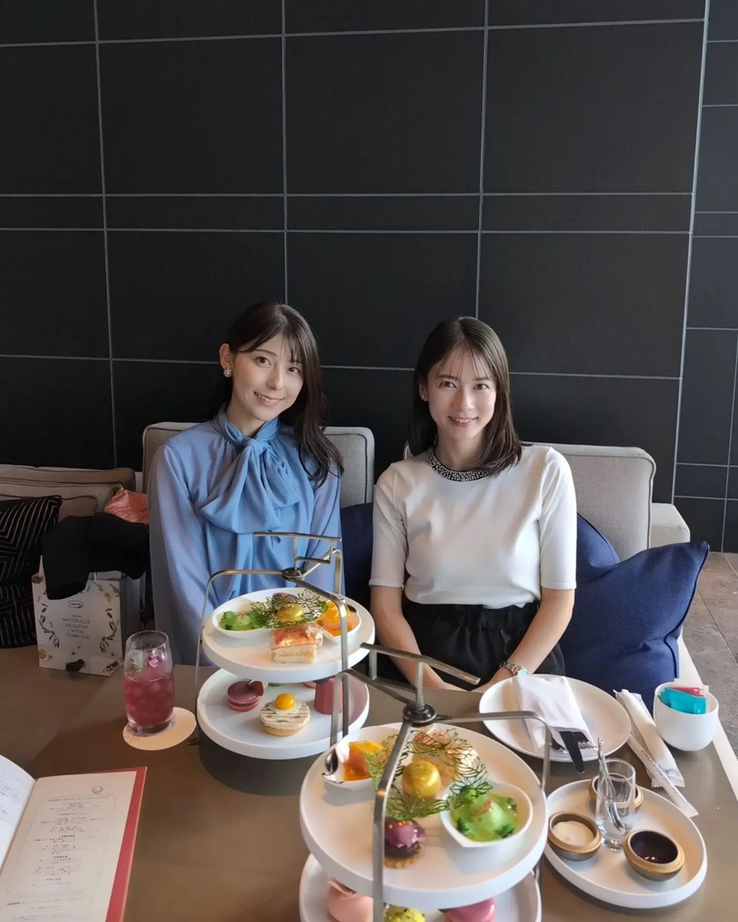 宇内梨沙アナ、数年ぶりにアフタヌーンティーへ　同期女子アナとの2ショットも