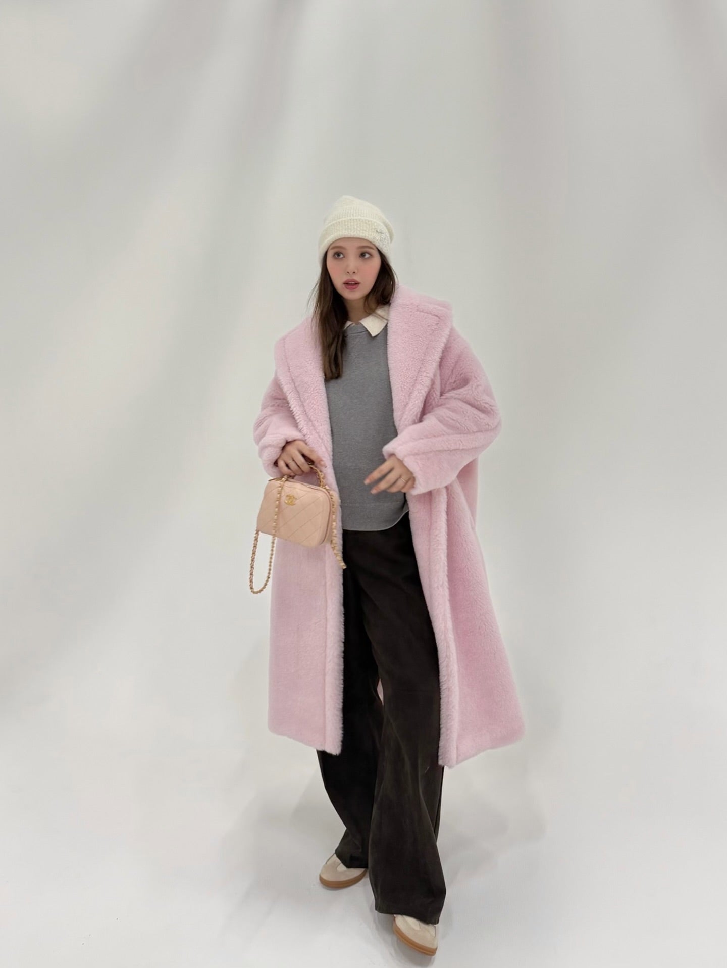 「バレンタイン感満載」藤田ニコル、ピンクコート主役の私服が可愛すぎる