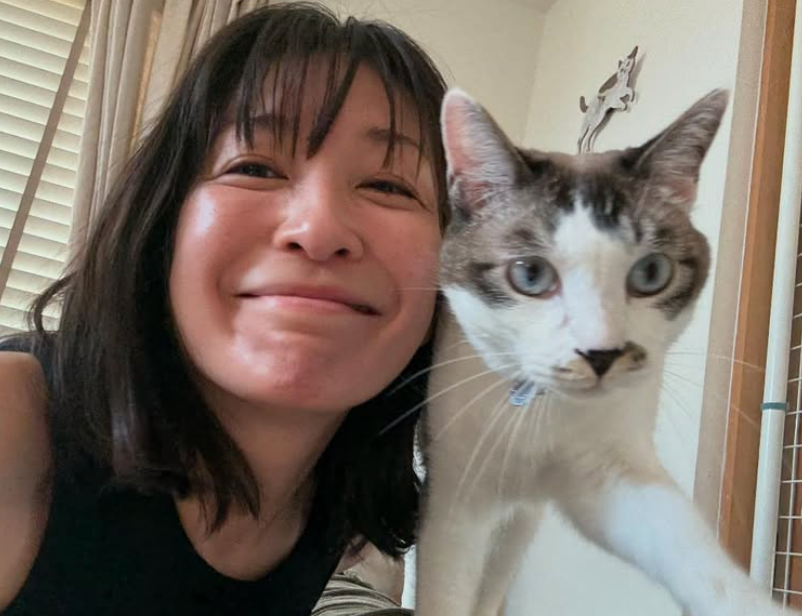 癒やし満点！女優・小野真弓、愛猫アオくんとのほっこり朝ショット