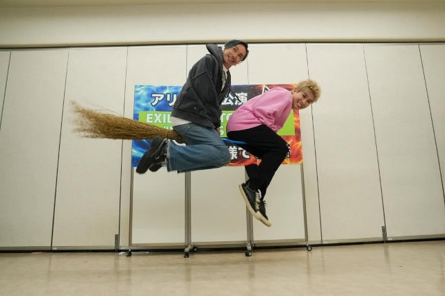 橘ケンチ、舞台直前の空中浮遊で会場に魔法をかけながらBALLISTIK BOYZの船出を祝福