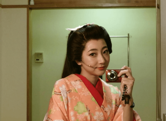 「僕、玲奈にイチコロです」女優・武田玲奈「劇走江戸鴉〜チャリンコ傾奇組」の和装オフショを披露！