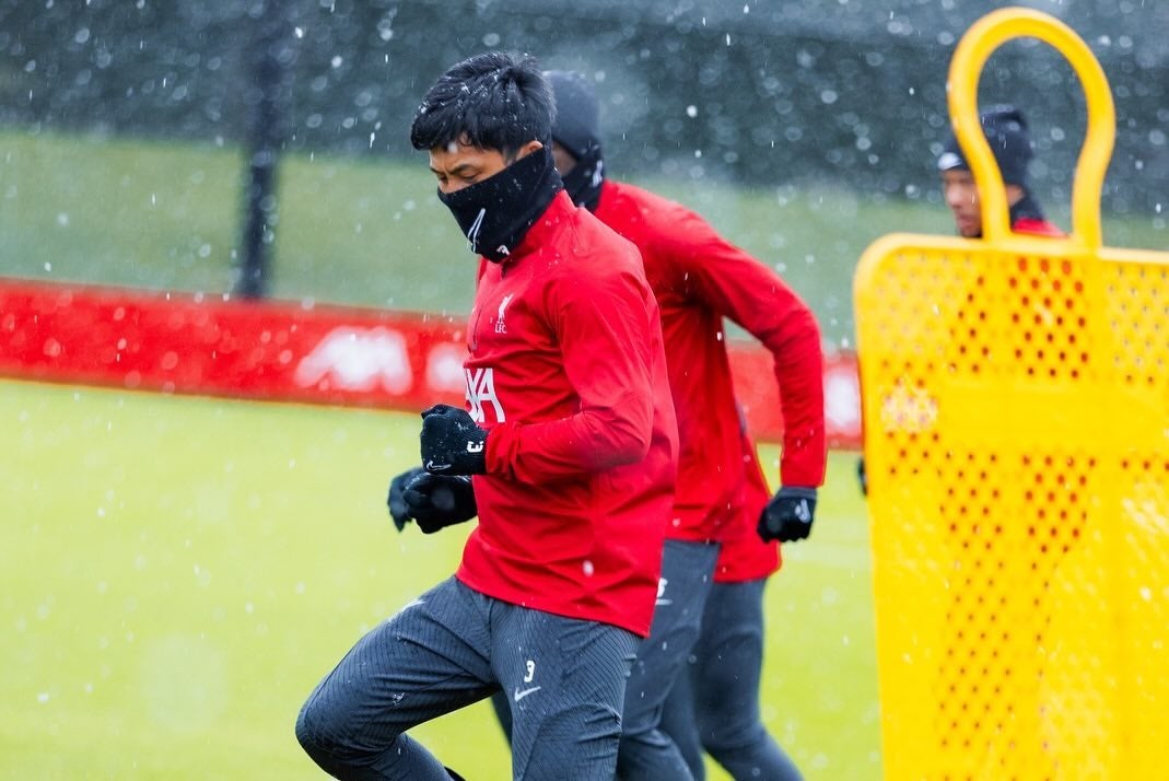 遠藤航が雪の中でハードワーク☃️⚽️バーンリー戦に向け調整