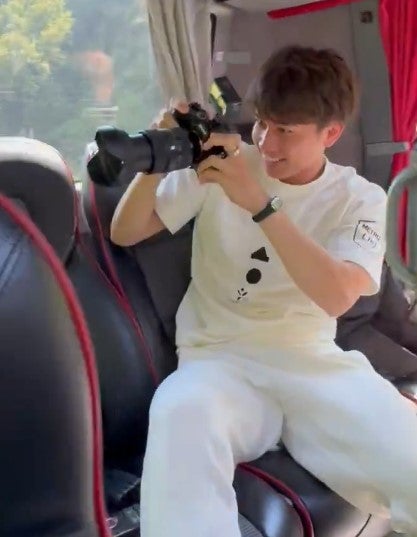 田中碧がカメラマンに！？少年のようにふざけあう日本人コンビが話題