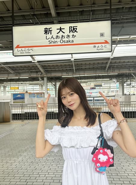 久木田菜々夏が素敵な白夏コーデで大阪へ訪れる！