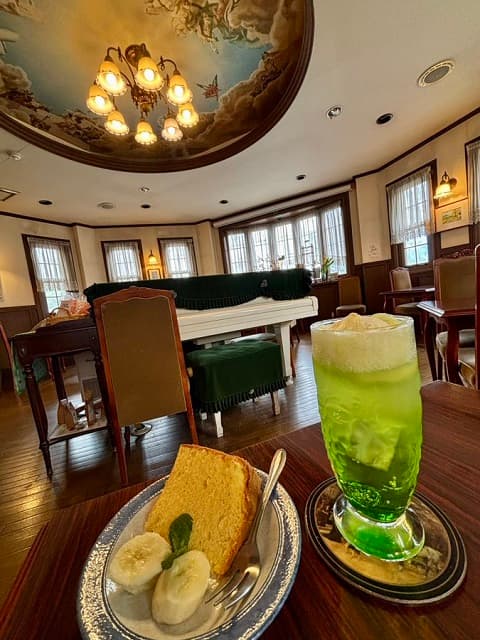 「雰囲気すごいオシャレ」人気VTuberが山梨県の観光地付近で素敵な喫茶店を堪能！