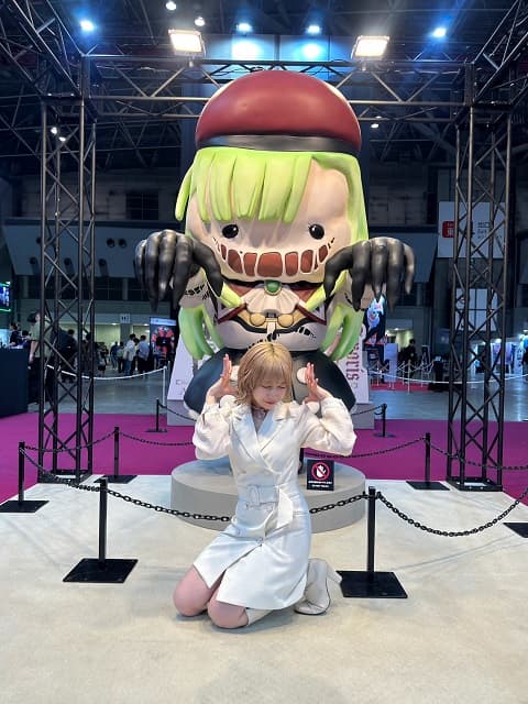 「構図とポーズが最高」アニメジャパンで女性声優が披露した”ピンチ”ショットに絶賛の声が殺到！