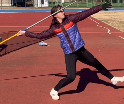 「地平線の彼方へ、飛んでけー！」話題の美女アスリート、フォームから可愛い某投げシーンを魅せファン大歓喜！