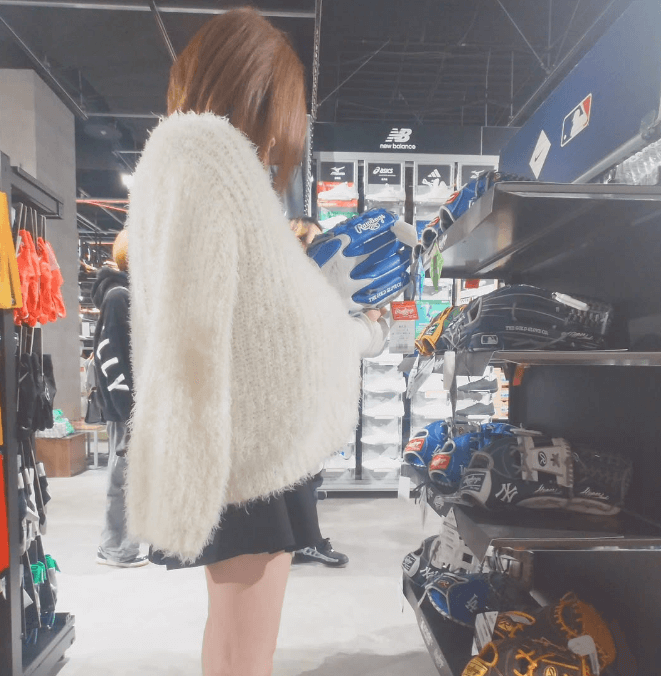 「キャッチボールしましょ！」野球美女子、新たにグローブを新調！現地ショットにファン注目の眼差し「二刀流の道が見えて来ましたね」