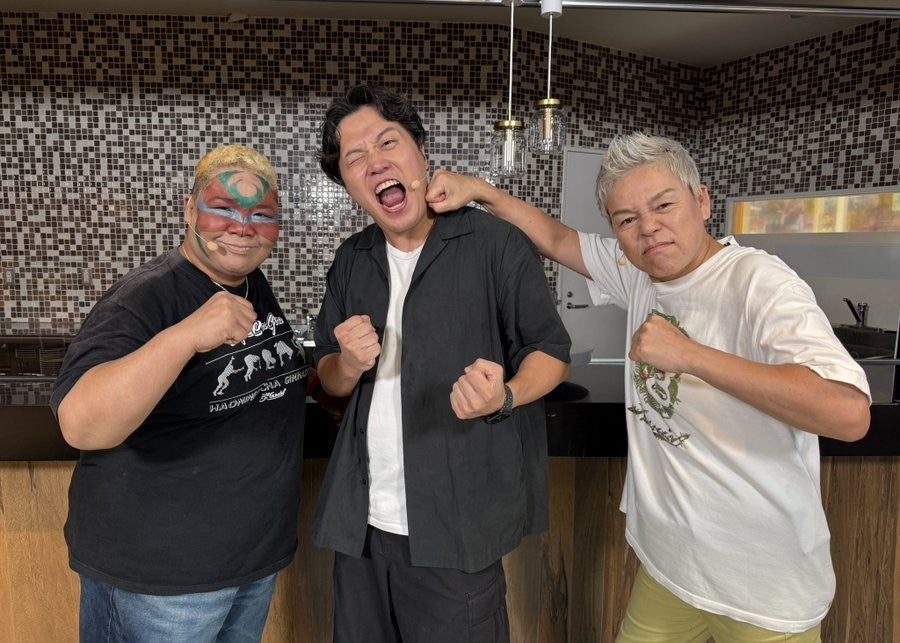 豪華レジェンドたちと共演！エハラマサヒロ、神取忍＆アジャコングとの迫力満点3ショット