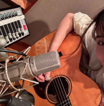 矢井田瞳、愛用ギターとRhodesで彩る「RECの一日」