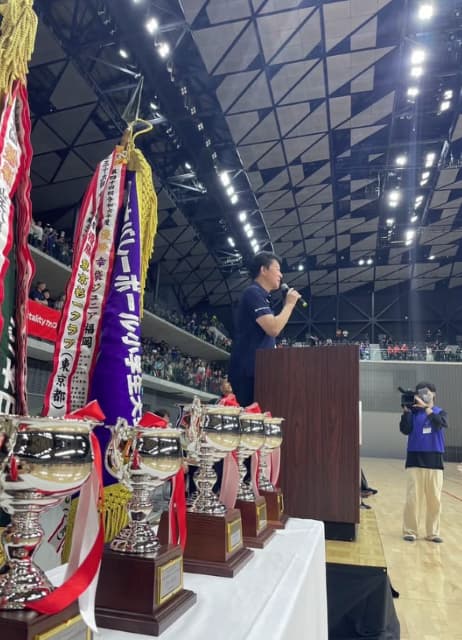 「未来を担う小学生達、、、暑さや怪我に気を付けて！」日本バレーボール協会会長・川合俊一が小学生のバレー大会を活気づける