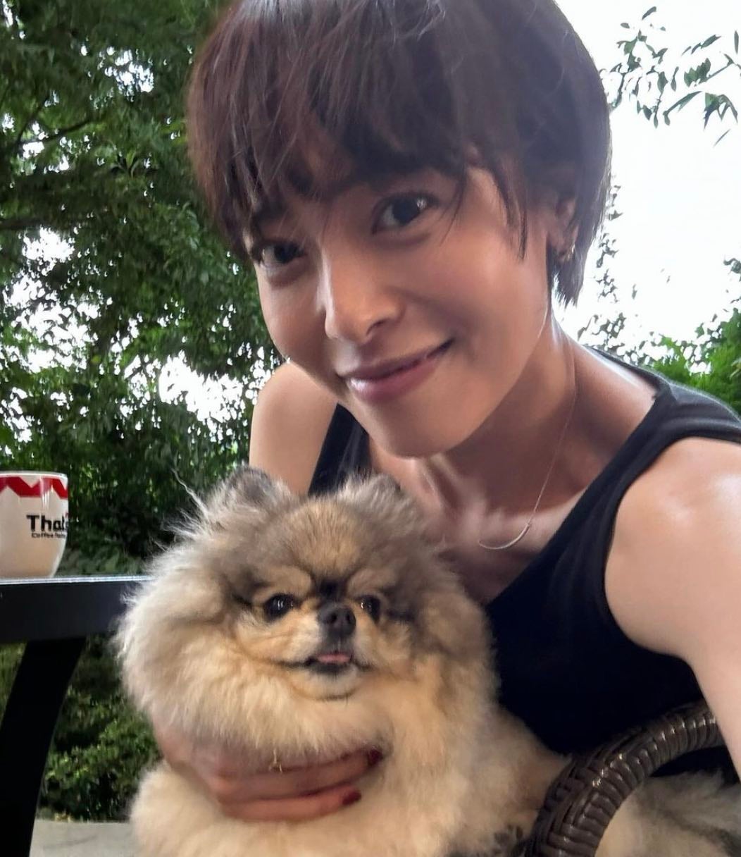 あの人気タレントがわんちゃんとのツーショット写真を公開！