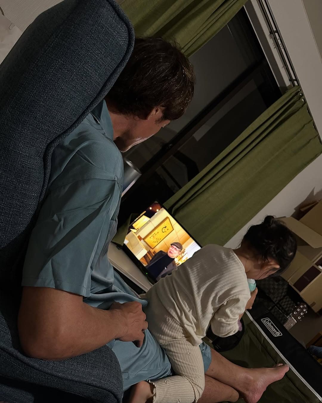 丸山桂里奈、父娘の仲良しショットを公開！「ほっこりする」と話題に