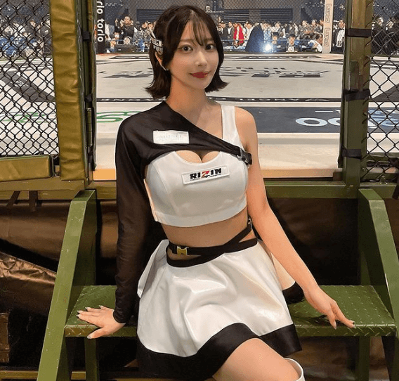 「群を抜いて素敵」あの人気ラウンドガールが”RIZIN・LANDMARK10”で魅せたショットが激キュートと大絶賛！