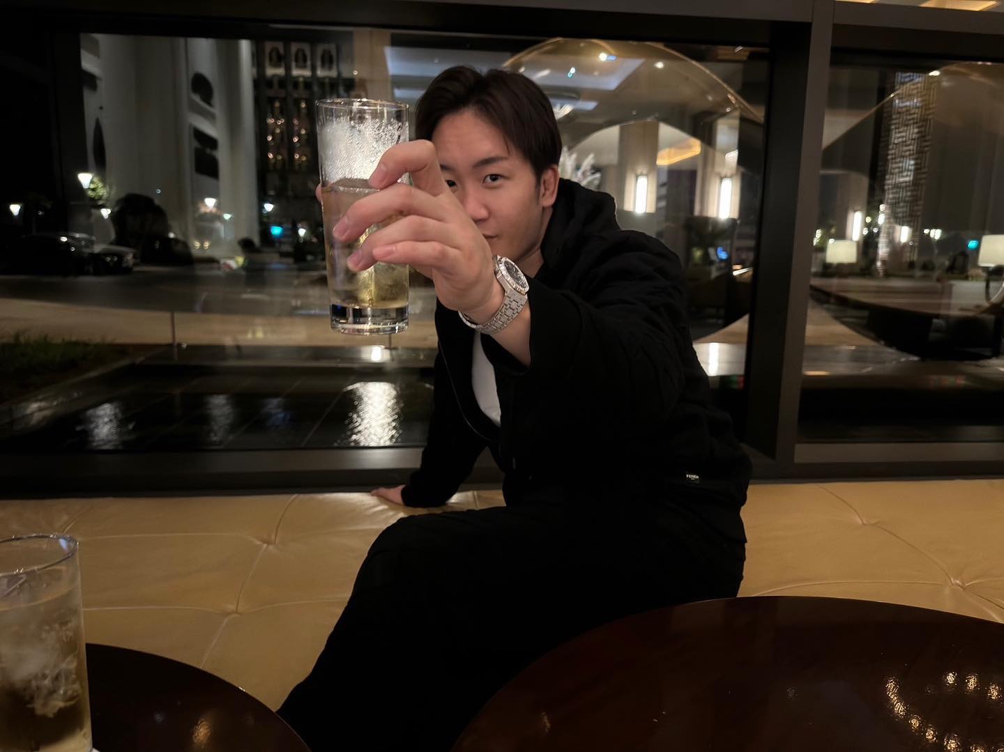 朝倉未来と一緒に乾杯🍻ショットに大反響😍「かっこよすぎ死ぬ」