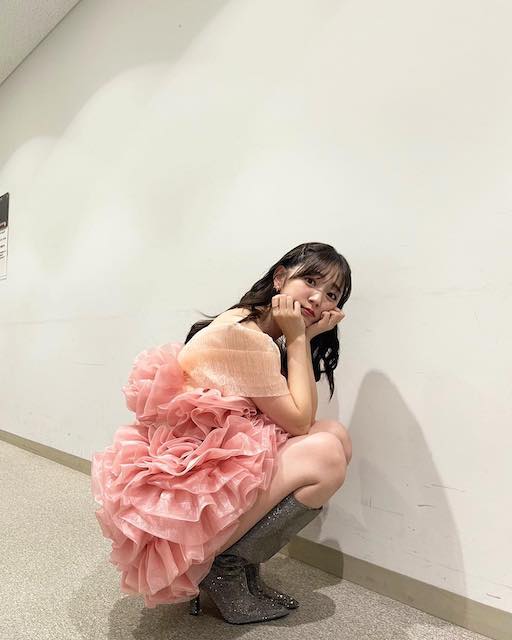 鈴木愛理「本当に幸せな時間」超ミニワンピで美脚を披露😳💖