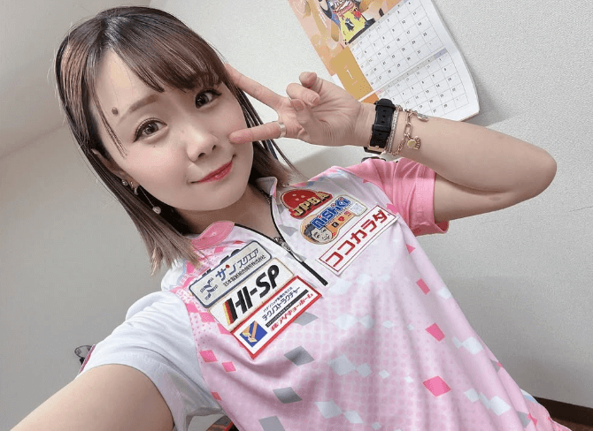 「モデルとウェアの相乗効果だネ！」美女プロボウラー・霜出佳奈、”ピンク＆ブルー”の新衣装公開にファン歓喜！「最高に可愛い」