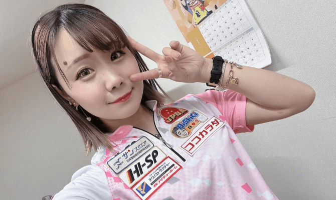 「モデルとウェアの相乗効果だネ！」美女プロボウラー・霜出佳奈、”ピンク＆ブルー”の新衣装公開にファン歓喜！「最高に可愛い」