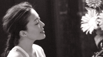 平原綾香、現代社会への想いを綴る「それでも私は、何も知らない」