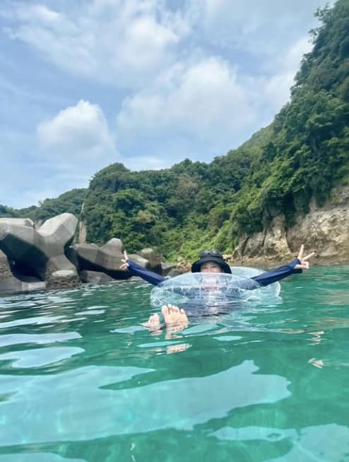 飯田圭織、綺麗な海で夏を満喫するショットを披露！