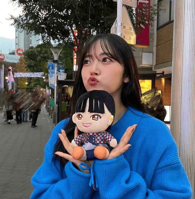 鈴木愛理が新番組の限定グッズを公開「可愛すぎ」「全部ゲットしたよ」