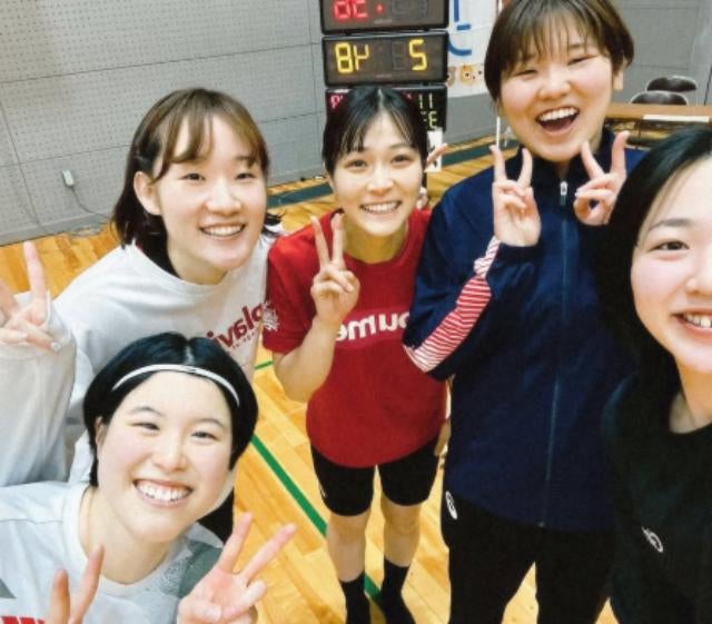 女子ハンドボール・イズミメイプルレッズ広島 南夏津美、洛北＆大体大の仲間と春再会「大好きが詰まった4月」