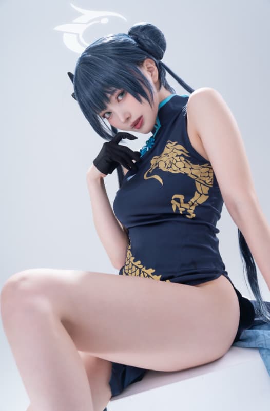 人気コスプレイヤーのシスル、セクシーすぎる竜華キサキ「ブルーアーカイブ」を披露