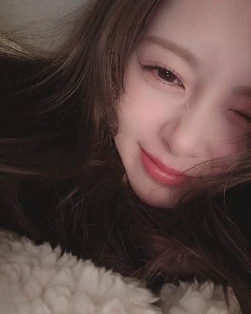 白石麻衣、"おやすみウインク"ショット投稿にファン「ドキドキして眠れない！」
