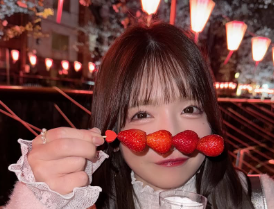 もえあず、春の夜桜さんぽで屋台グルメ満喫「かわいい屋台いっぱい見つけちゃった」