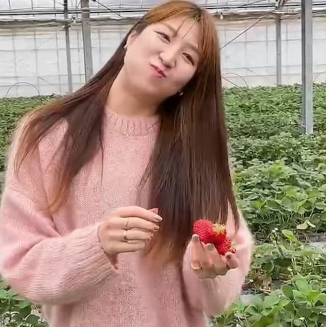 女子バスケ 宮澤夕貴　イチゴハウスでオフショット