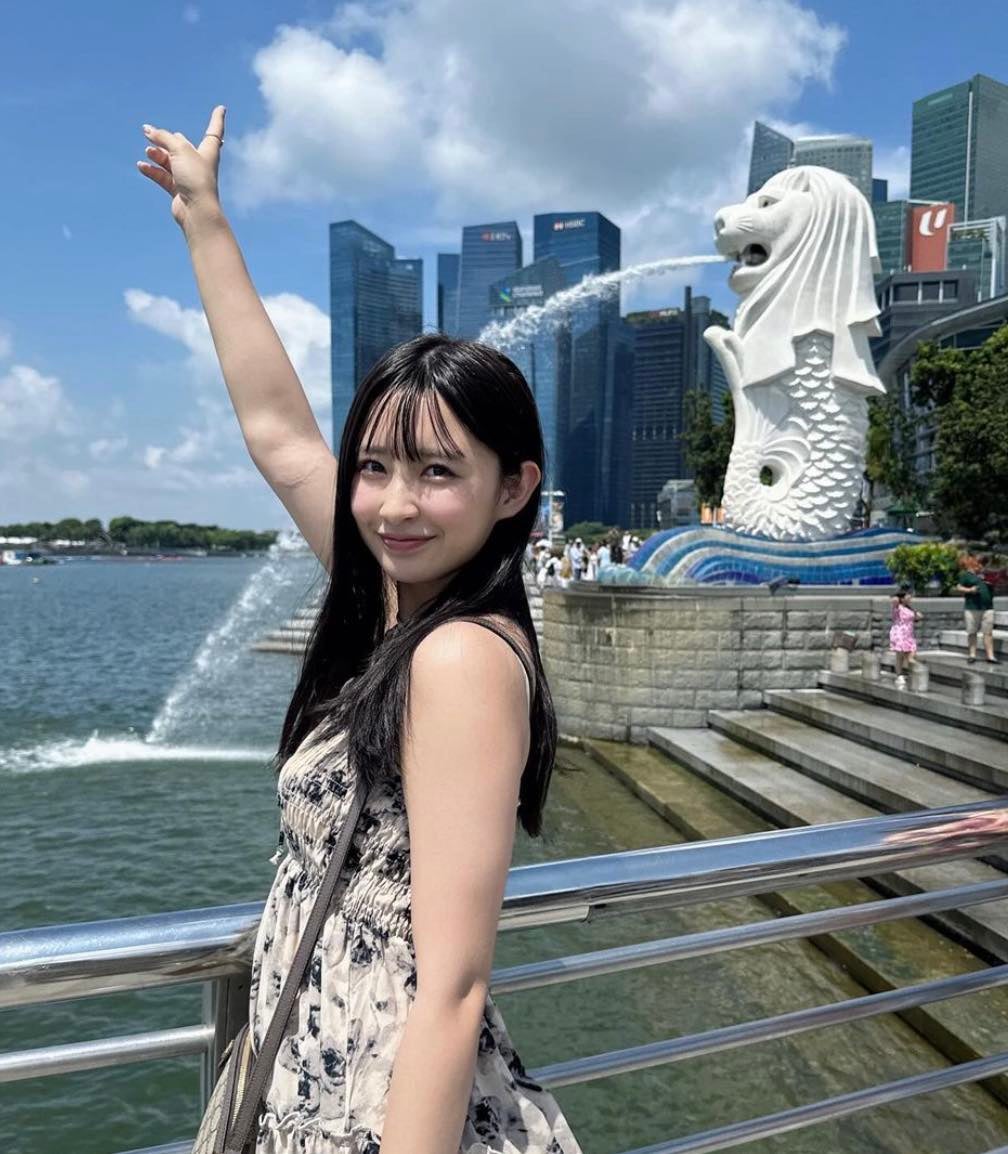 あの人気タレントがシンガポールでの最新ショットを公開！