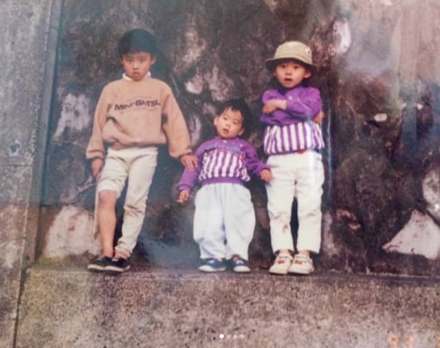 「両親に、親戚に、感謝です。」藤ヶ谷太輔が三兄弟の子どもの頃の写真を投稿！