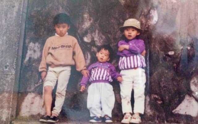 「両親に、親戚に、感謝です。」藤ヶ谷太輔が三兄弟の子どもの頃の写真を投稿！