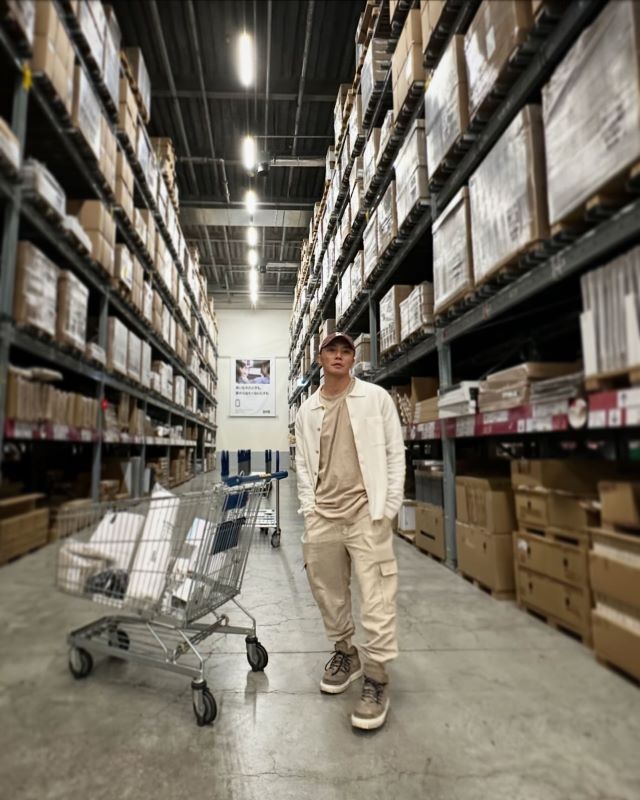 元・成宮寛貴、ベージュコーデが「新鮮で素敵」と話題に👀