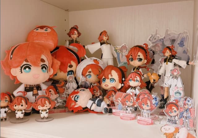 「スレッタ愛が重い…」声優・市ノ瀬加那が担当キャラクターでいっぱいのコレクションを公開！