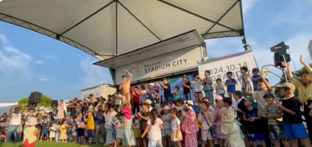 小島よしお、時津キッズ達と「オッパッピー！」お祭りゲストで夏休みの思い出をつくる！