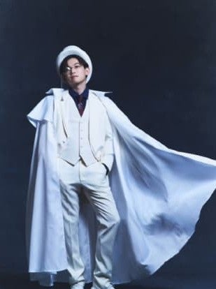 松丸亮吾『ゼクシィ』で「怪盗キッド風タキシード」姿を披露！