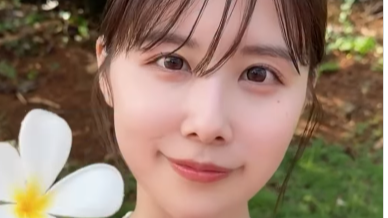 まさかの透明感！有村藍里、南国の花と魅せた“一目惚れワンピ姿”が美しすぎる件