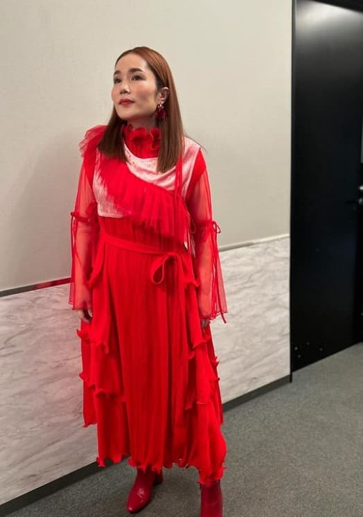 赤い魅力全開！女性芸人〇〇の赤コーデが美しすぎる！