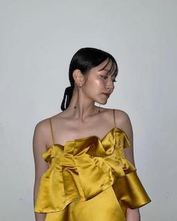 鈴木愛理 デコルテあらわな黄色ドレスショット公開にファン悶絶 「美しすぎる」「ほんと好き」の声