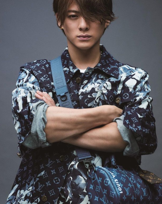 平野紫耀、ムキムキの前腕💪にファンがメロメロ💖「画面越しからでも伝わる圧倒的オーラ」