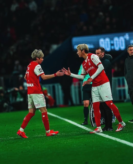 「それ内緒でお願いします。。」フランス移籍の関根大輝が早々デビューも…伊東純也の辛辣コメントにタジタジ